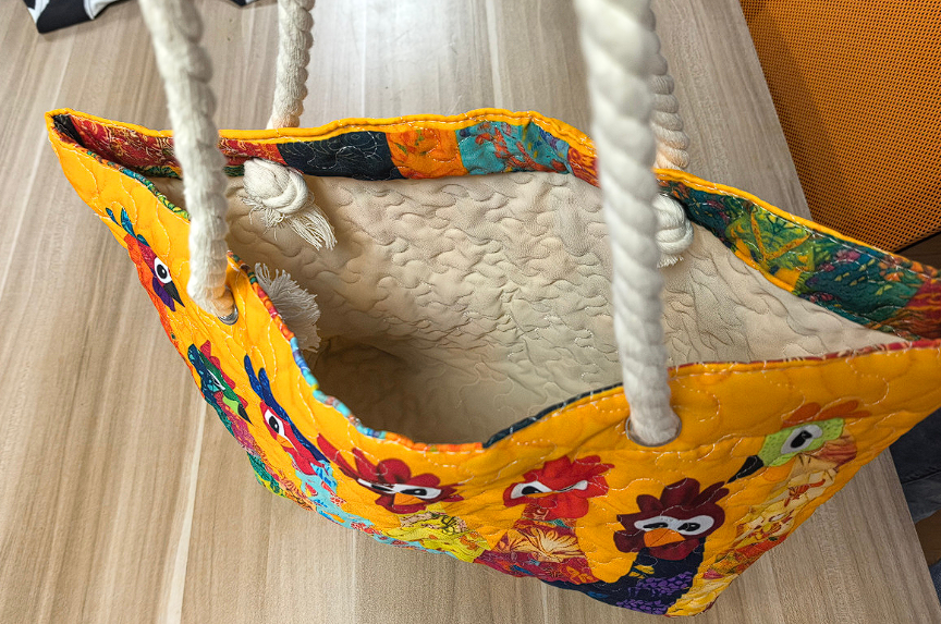 Borsa da Mare Artigianale – Colorful Roosters (Large)