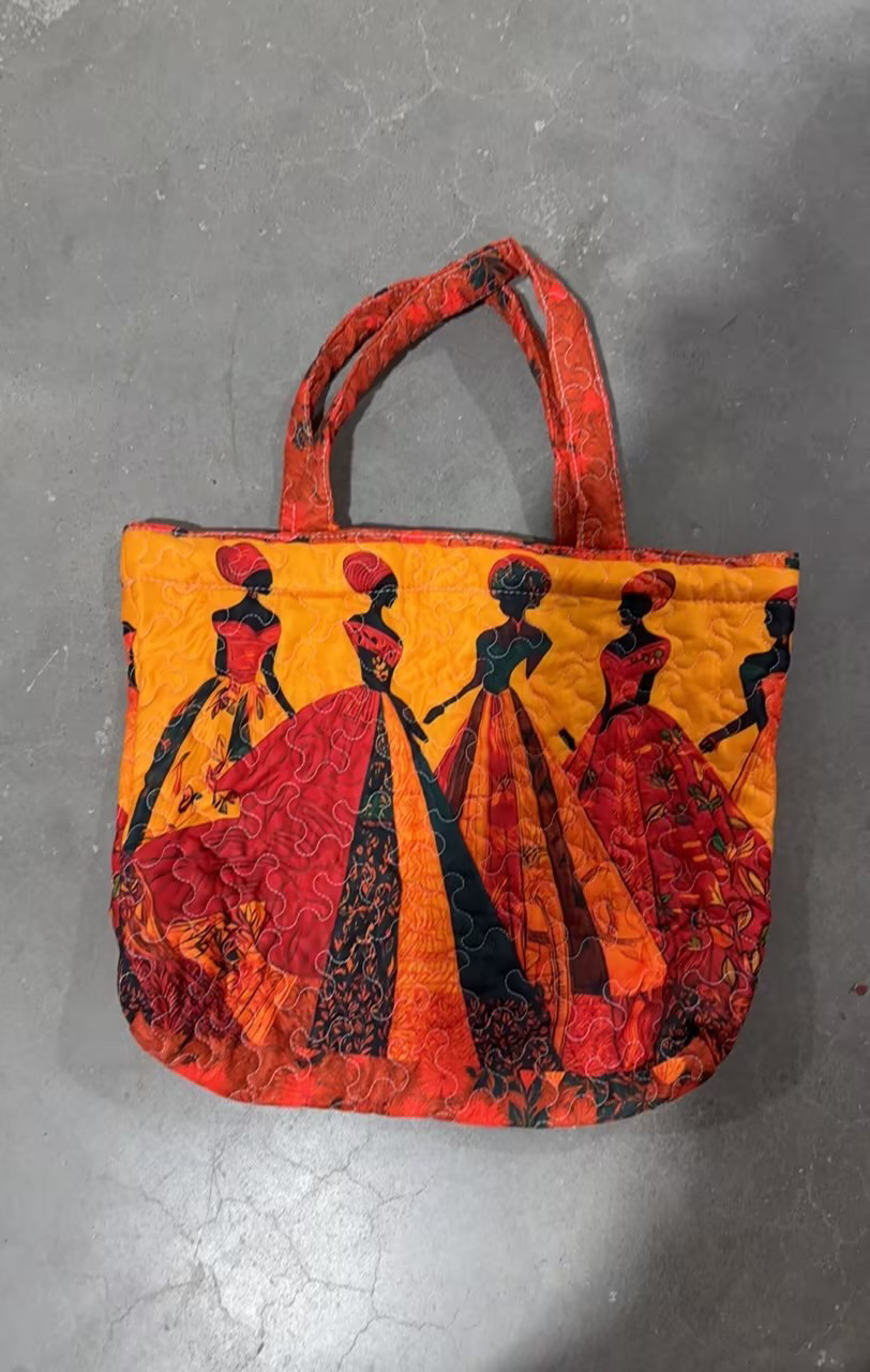 Borsa Tote Trapuntata – Lady in a Dress