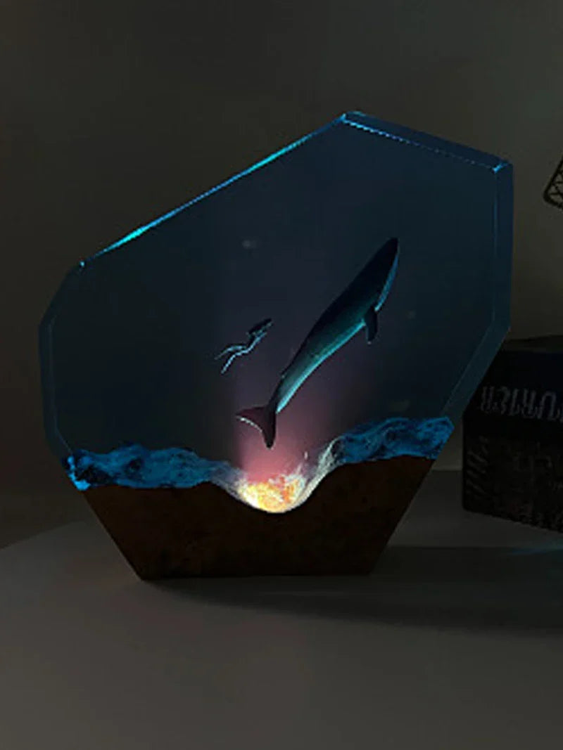 Lampada in Resina — Nuotare con la Balena