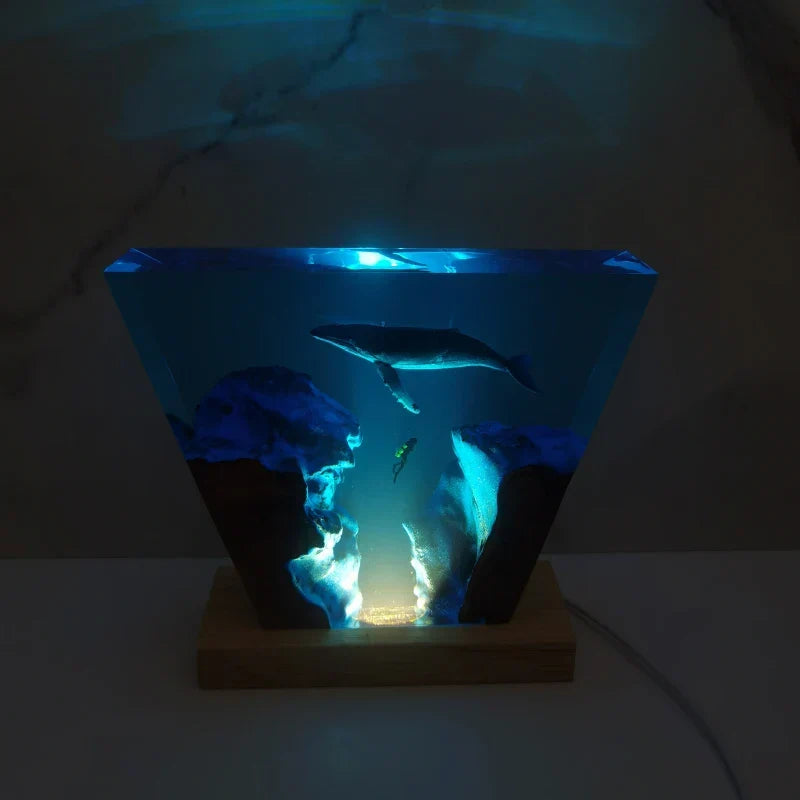 Lampada in Resina — Fossa Oceanica e Balena
