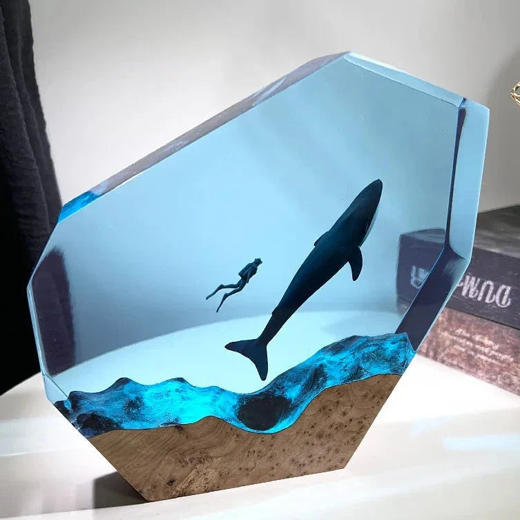 Lampada in Resina — Nuotare con la Balena