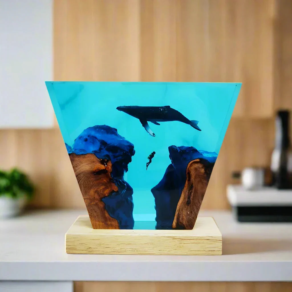 Lampada in Resina — Fossa Oceanica e Balena