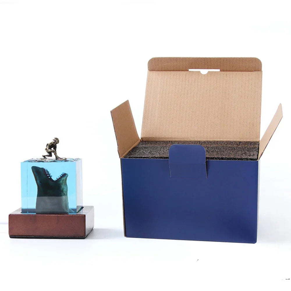 Cubo Luminoso in Resina — Squalo Bianco