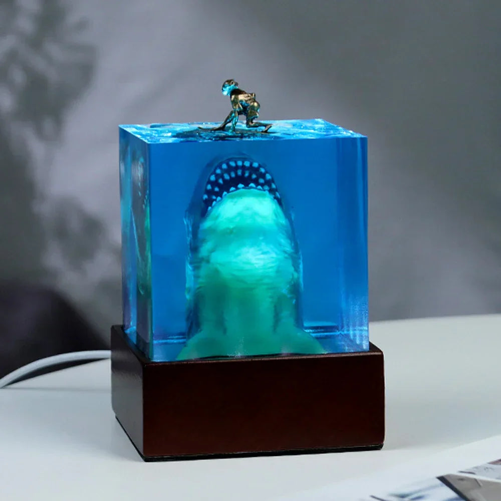 Cubo Luminoso in Resina — Squalo Bianco