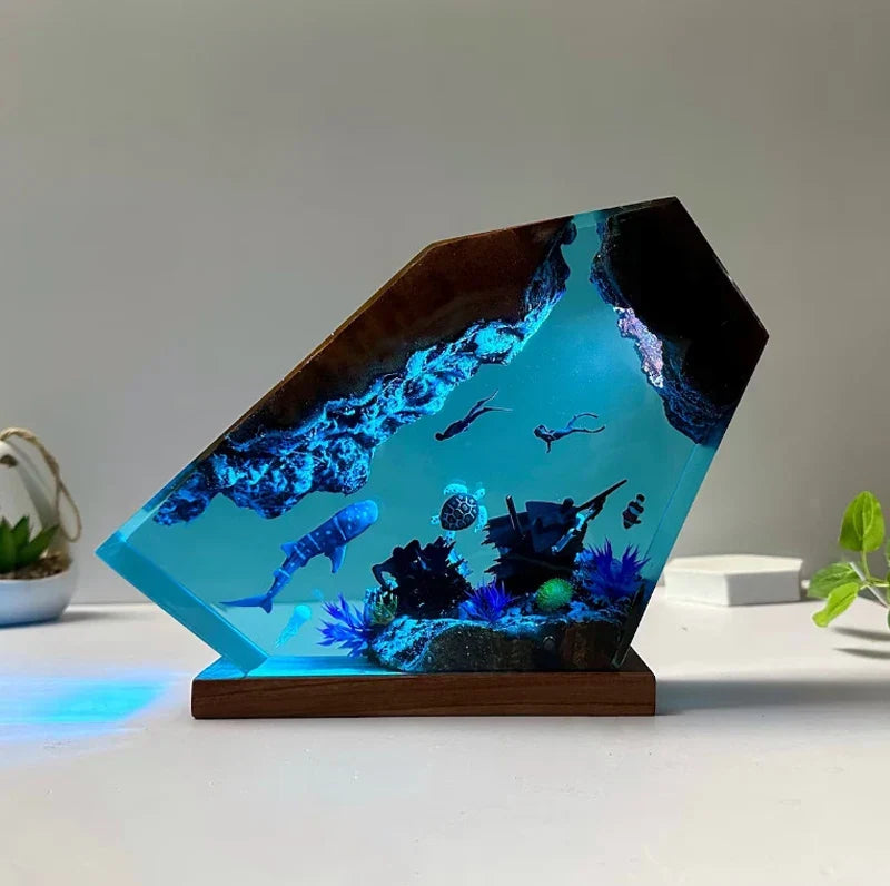 Lampada in Resina — Alone di Luce sul Fondale