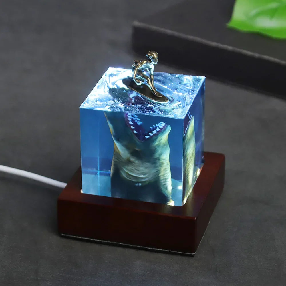 Cubo Luminoso in Resina — Squalo Bianco