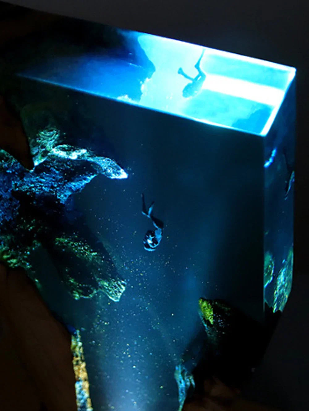 Lampada in Resina — Immersione negli Abissi