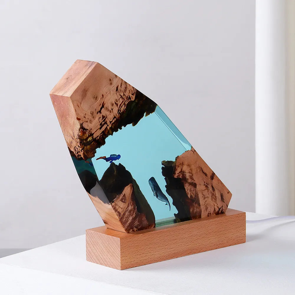 Arte in Resina — Balena e Sub nella Grotta