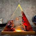 Lampada Triangolare in Resina — Anello Dorato