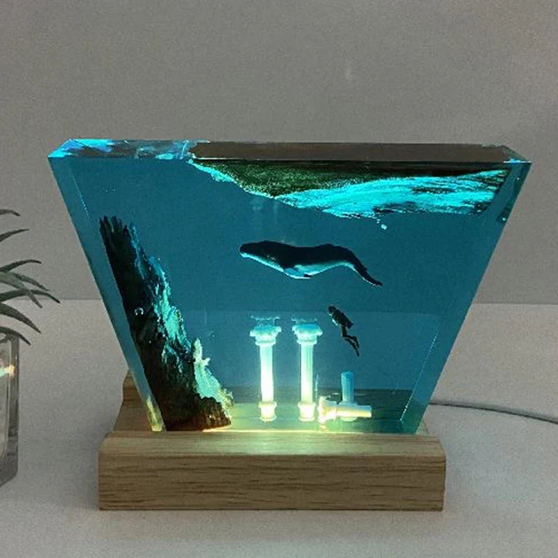 Lampada in Resina — Colonne Sottomarine e Balena